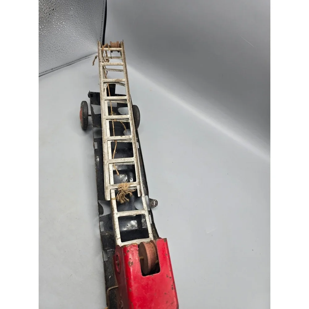 M•Vintage  1930-40's Wyandotte Pressed Steel Hook & Ladder‎ No.10 Fire Truck